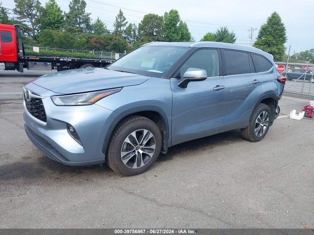 Toyota Highlander Xle 2022 5TDGZRBH8NS192364 Image 2