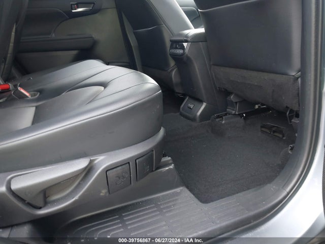 Toyota Highlander Xle 2022 5TDGZRBH8NS192364 Image 8