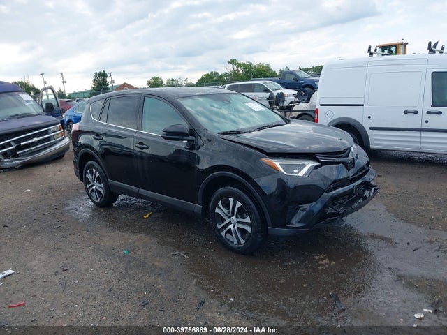 Toyota RAV4 LE 2018 2T3BFREV4JW739692 zdjęcie główne