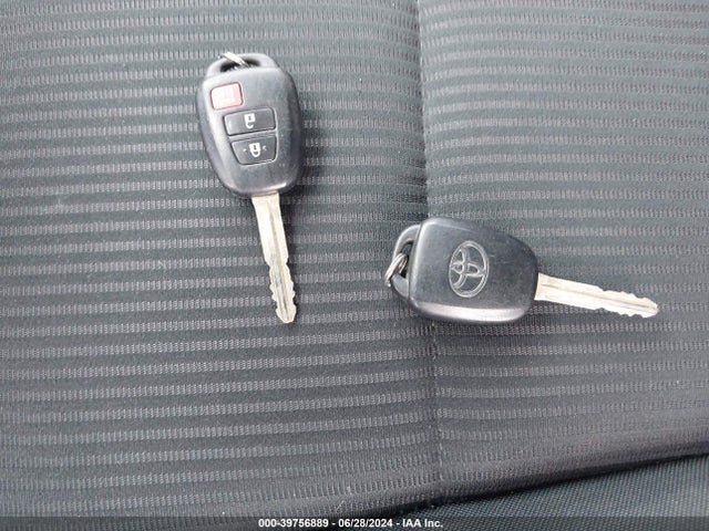 Toyota RAV4 LE 2018 2T3BFREV4JW739692 Image 11