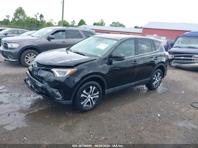 Toyota RAV4 LE 2018 2T3BFREV4JW739692 Image 2