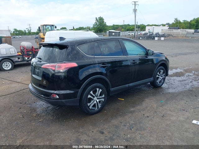 Toyota RAV4 LE 2018 2T3BFREV4JW739692 Image 4