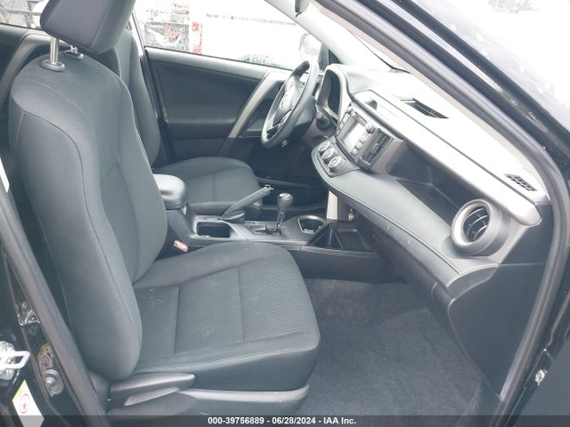Toyota RAV4 LE 2018 2T3BFREV4JW739692 Image 5