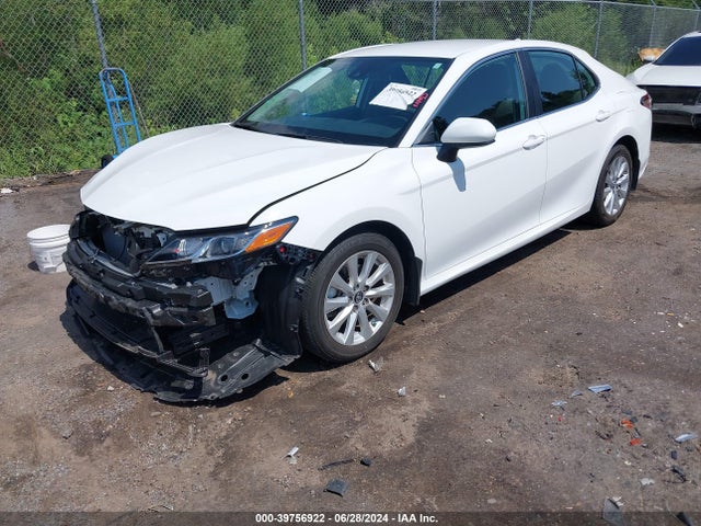 Toyota CAMRY LE 2019 4T1B11HKXKU849092 Image 2
