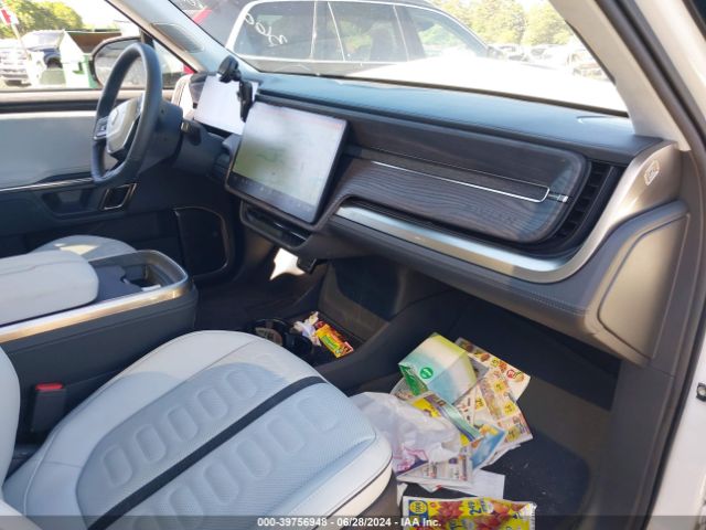 7PDSGABA7PN022051 Rivian R1s Adventure