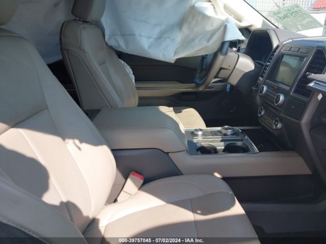 1FMJU1JT8JEA65606 Ford Expedition Xlt