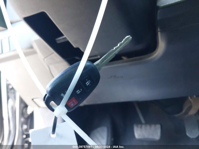 Toyota COROLLA LE 2018 5YFBURHE3JP813938 Image 11
