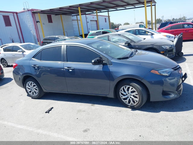 Toyota COROLLA LE 2018 5YFBURHE3JP813938 Image 13