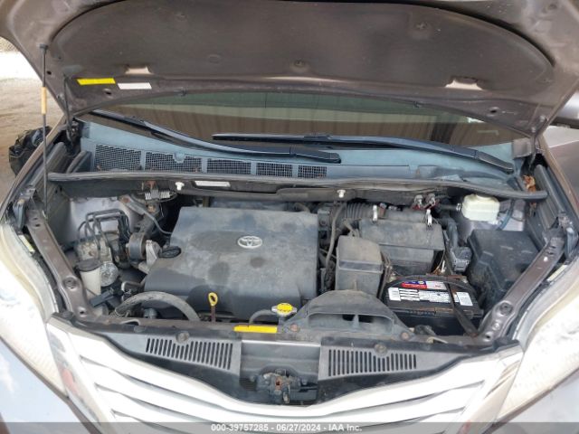 5TDDK3DC9ES094059 Toyota Sienna Limited 7 Passenger