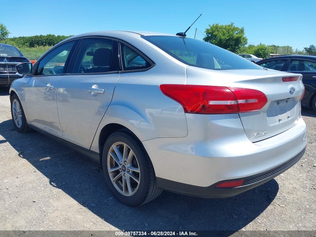 Ford FOCUS SE 2017 1FADP3F29HL220910 Image 3
