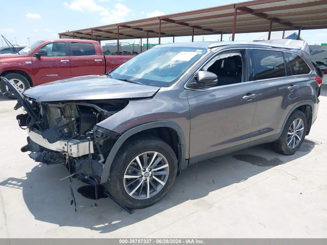 Toyota Highlander Xle 2019 5TDKZRFH1KS571934 Image 2