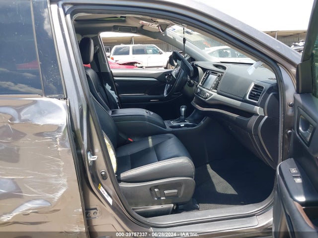 Toyota Highlander Xle 2019 5TDKZRFH1KS571934 Image 8