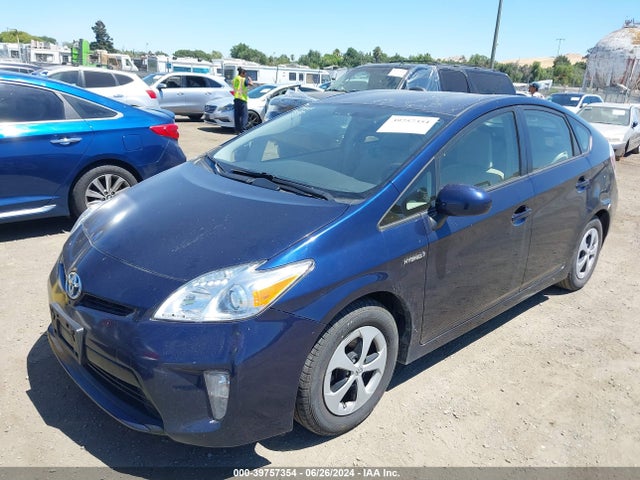 Toyota Prius Three 2014 JTDKN3DU2E1806853 Image 2