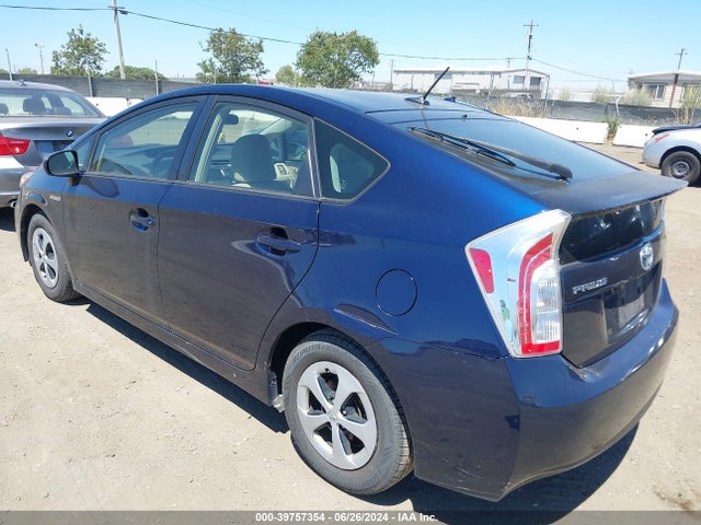 Toyota Prius Three 2014 JTDKN3DU2E1806853 Image 3