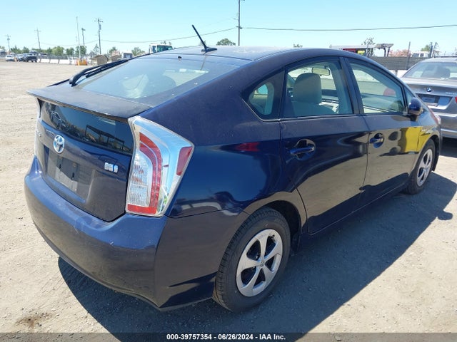Toyota Prius Three 2014 JTDKN3DU2E1806853 Image 4