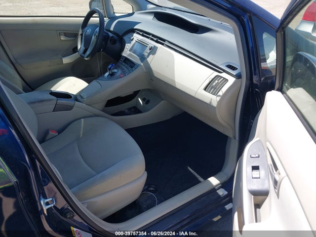 Toyota Prius Three 2014 JTDKN3DU2E1806853 Image 5