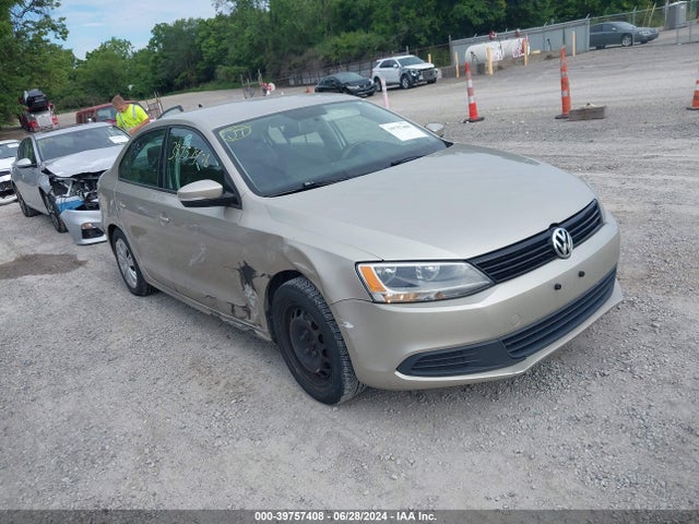 39757408 :رقم المزاد ، 3VWD17AJ5EM275573 vin ، 2014 Volkswagen Jetta 1.8t Se مزاد بيع