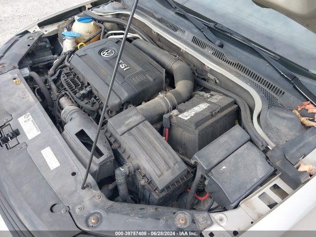 39757408 :رقم المزاد ، 3VWD17AJ5EM275573 vin ، 2014 Volkswagen Jetta 1.8t Se مزاد بيع