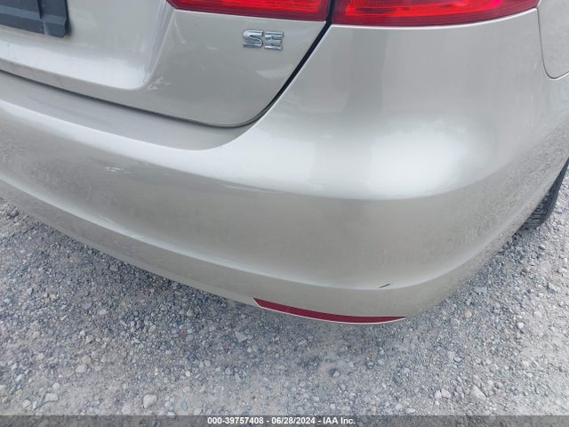 39757408 :رقم المزاد ، 3VWD17AJ5EM275573 vin ، 2014 Volkswagen Jetta 1.8t Se مزاد بيع