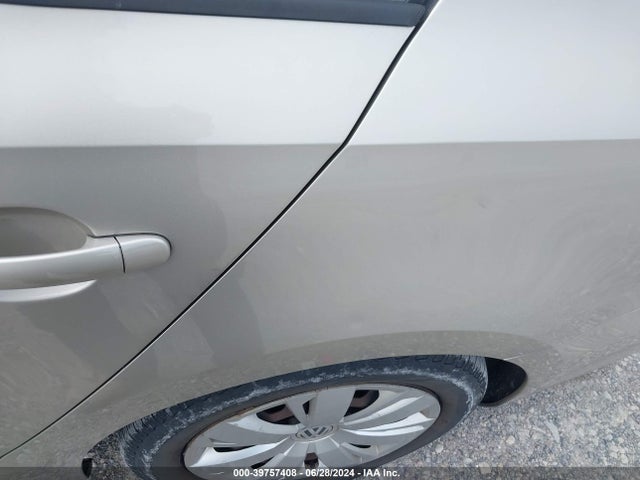 39757408 :رقم المزاد ، 3VWD17AJ5EM275573 vin ، 2014 Volkswagen Jetta 1.8t Se مزاد بيع