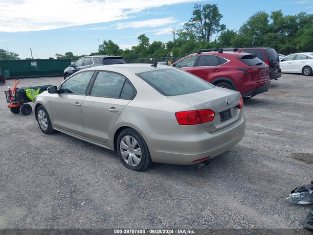 39757408 :رقم المزاد ، 3VWD17AJ5EM275573 vin ، 2014 Volkswagen Jetta 1.8t Se مزاد بيع