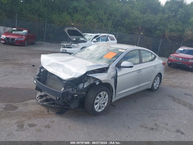 Hyundai ELANTRA SE 2018 5NPD74LF5JH401858 Image 2