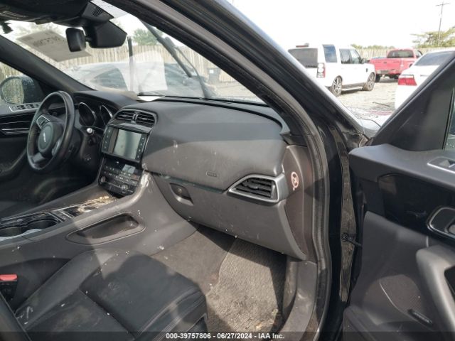 SADCJ2BN8HA488011 Jaguar F-pace 20d Premium