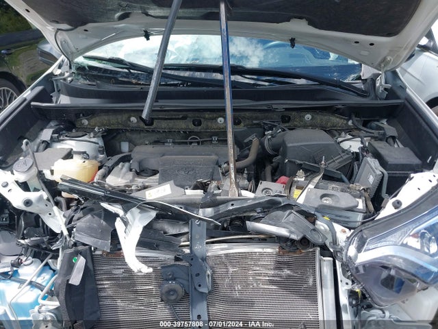 Toyota RAV4 LE 2018 JTMBFREVXJJ176128 Image 10