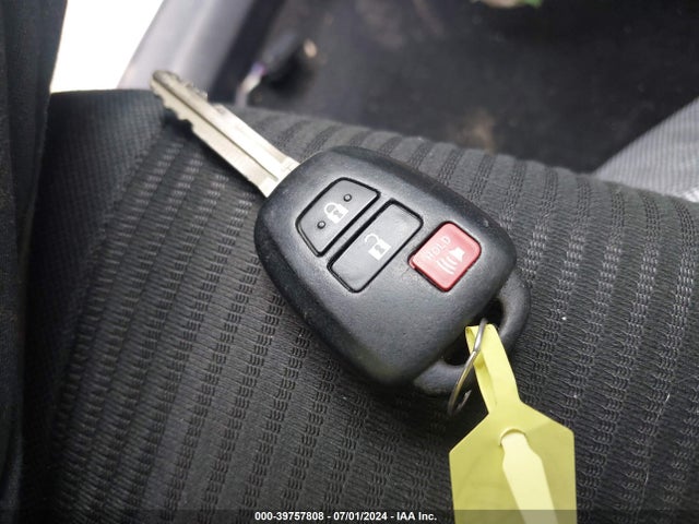Toyota RAV4 LE 2018 JTMBFREVXJJ176128 Image 11