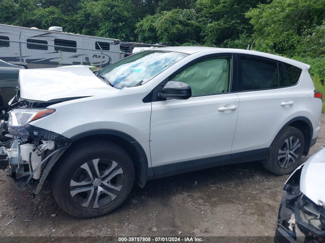 Toyota RAV4 LE 2018 JTMBFREVXJJ176128 Image 14