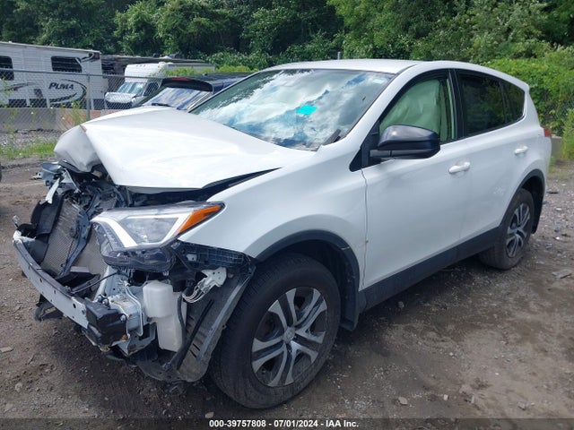 Toyota RAV4 LE 2018 JTMBFREVXJJ176128 Image 2