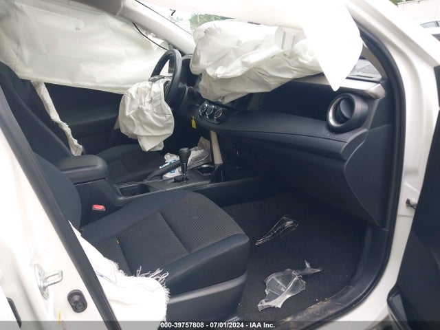 Toyota RAV4 LE 2018 JTMBFREVXJJ176128 Image 5