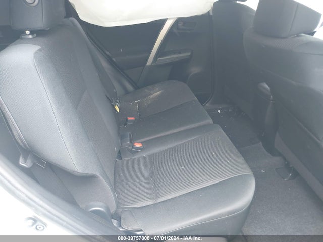 Toyota RAV4 LE 2018 JTMBFREVXJJ176128 Image 8