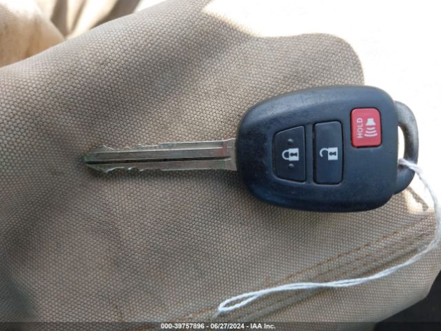 JTMZFREVXHJ126306 Toyota RAV4 LE