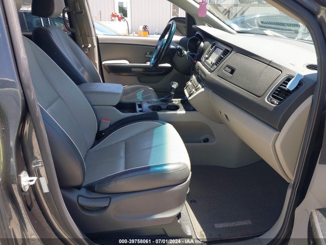 KIA SEDONA LX 2017 KNDMB5C11H6279139 Image 5