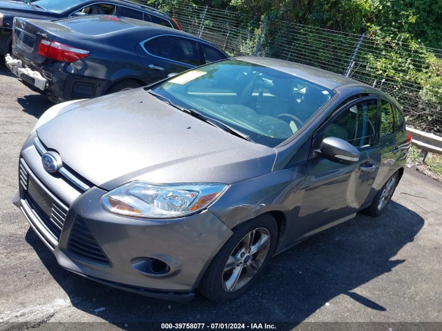 Ford FOCUS SE 2014 1FADP3K22EL333566 Image 2
