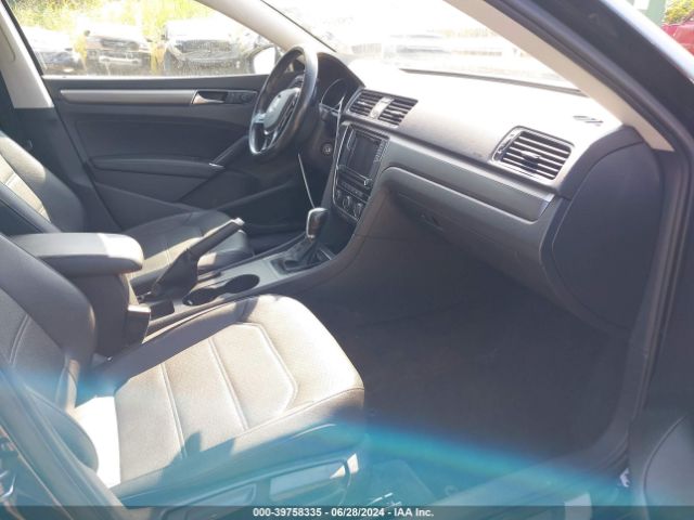 1VWDT7A34HC064897 Volkswagen Passat 1.8t R-line