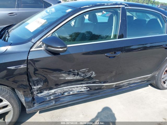 1VWDT7A34HC064897 Volkswagen Passat 1.8t R-line