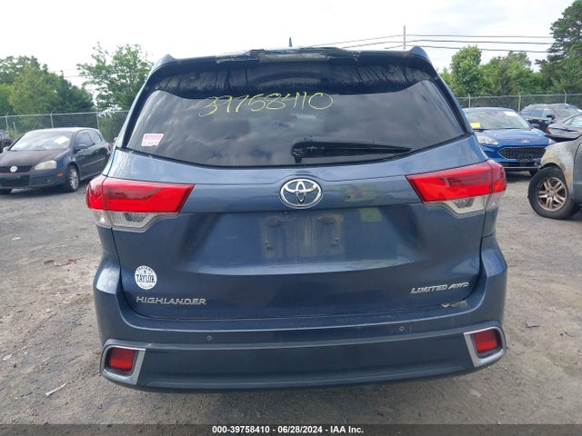 Toyota Highlander Limited Platinum 2018 5TDDZRFH6JS812202 Image 16