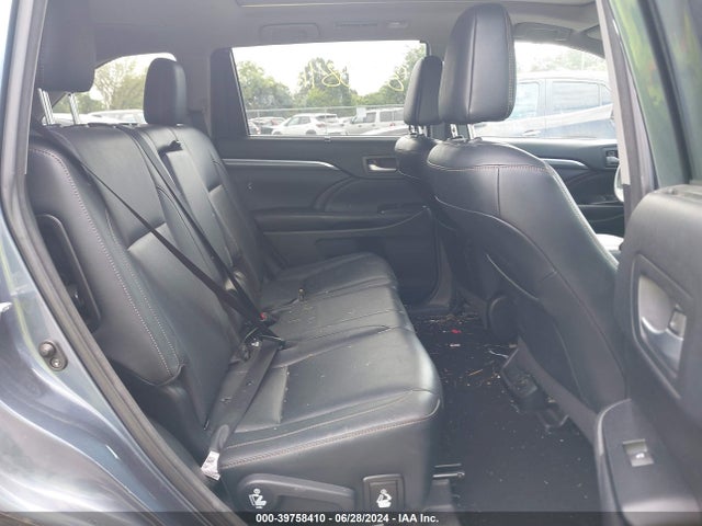 Toyota Highlander Limited Platinum 2018 5TDDZRFH6JS812202 Image 8