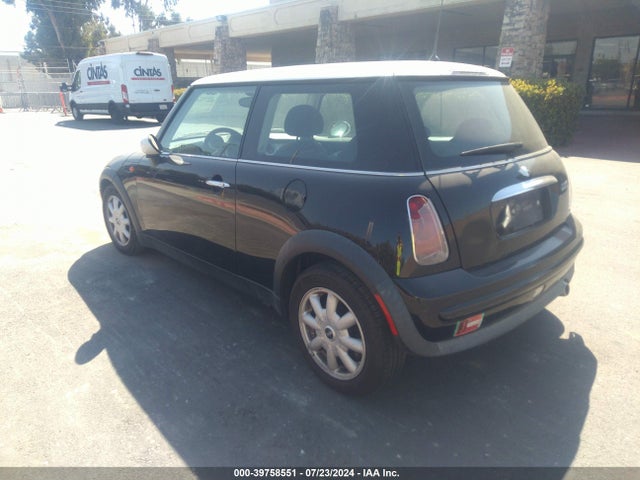 2004 MINI COOPER WMWRC33484TJ60322 Photo 2