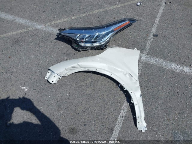 Toyota C-HR LE 2020 JTNKHMBX4L1077807 Image 11