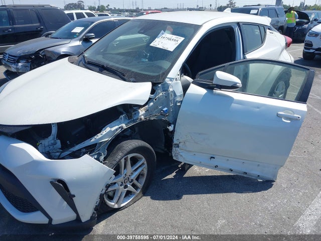 Toyota C-HR LE 2020 JTNKHMBX4L1077807 Image 6