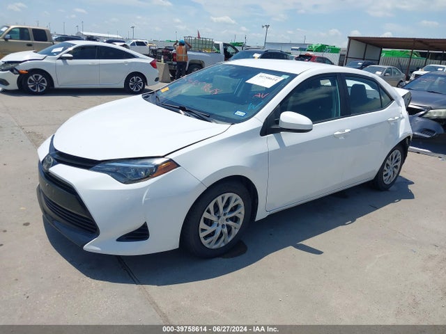 Toyota COROLLA LE 2018 2T1BURHE2JC035972 Image 2