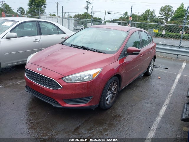 Ford FOCUS SE 2017 1FADP3K25HL325563 Image 2