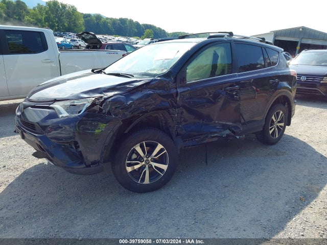 Toyota Rav4 Xle 2018 JTMRFREV8JJ225602 Image 2