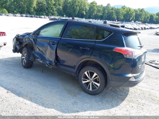 Toyota Rav4 Xle 2018 JTMRFREV8JJ225602 Image 3
