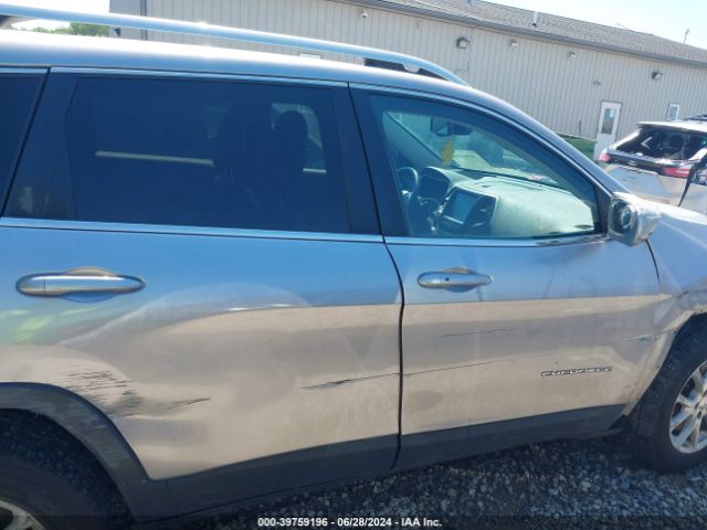 1C4PJMLB0JD530432 Jeep Cherokee Latitude Plus 4x4