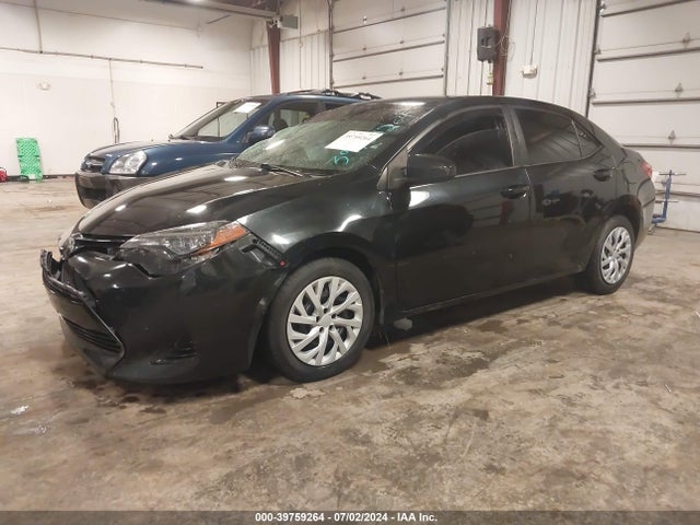 Toyota COROLLA LE 2018 2T1BURHE0JC995176 Image 2