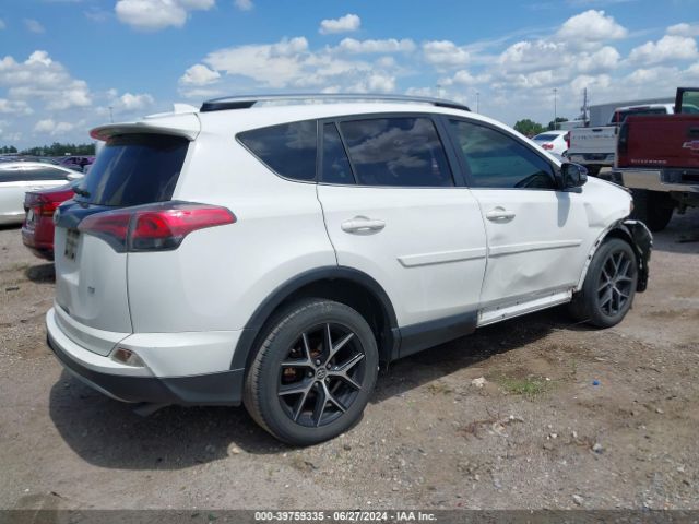 JTMNFREV0HJ121677 Toyota RAV4 SE